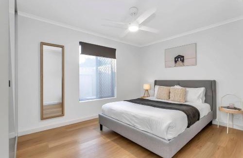 Glenelg South Wohnung | Sands & Hearth - Minutes to Beach & Moseley Square