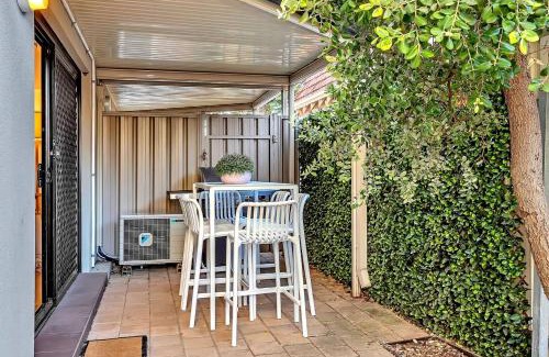 Glenelg South Wohnung | Sands & Hearth - Minutes to Beach & Moseley Square