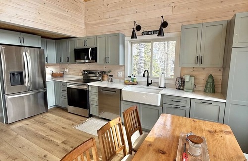 Raymond Hütte | SANDY BEACH ON THOMAS POND