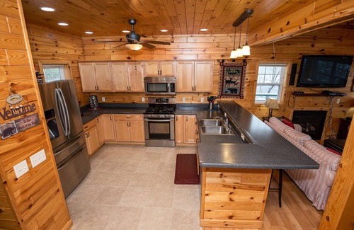 Cassopolis Haus | Sandy Beach zugänglich Knotty Pine Lodge w / 47 bewaldeten Morgen!