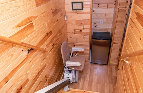 Cassopolis Haus | Sandy Beach zugänglich Knotty Pine Lodge w / 47 bewaldeten Morgen!