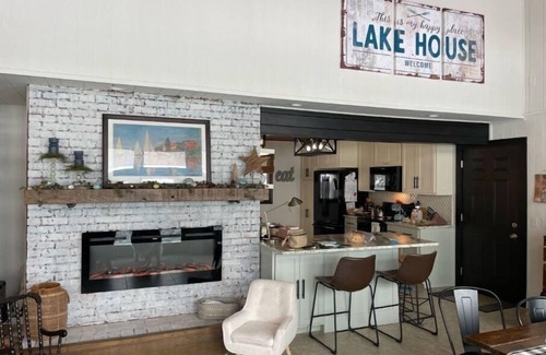 Shell Lake Haus | Sandy Shell Lake Shining Bright