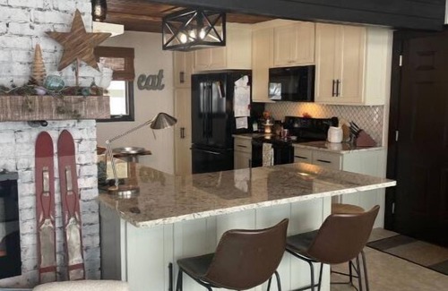 Shell Lake Haus | Sandy Shell Lake Shining Bright