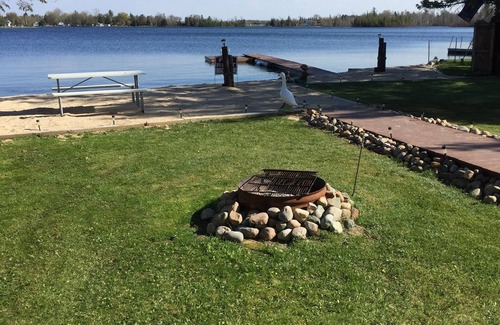 West Branch Haus | Lakefront 3BR West Branch, MI Kurzurlaub - * SANDY BEACH *