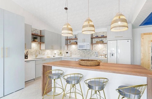 Ludlam Haus | Santorini · Casa Santorini - Big Pool, BBQ & Free Parking