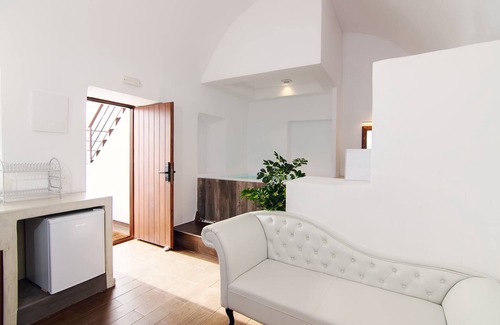 Akrotiri Wohnung | Santorini Luxury Suite w/ Rooftop HotTub & SeaView