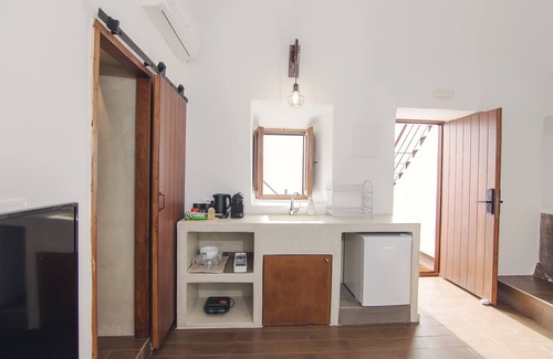 Akrotiri Wohnung | Santorini Luxury Suite w/ Rooftop HotTub & SeaView