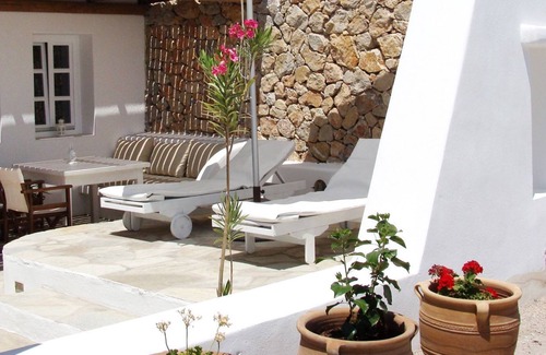 Vourvoulos Wohnung | Santorini Suite with Jacuzzi 3 by Delfus