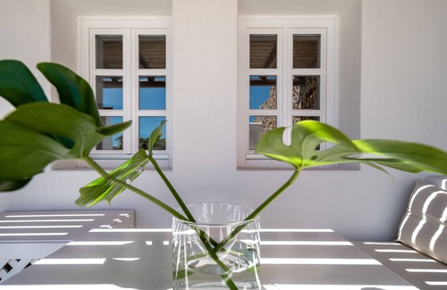 Vourvoulos Wohnung | Santorini Suite with Jacuzzi 3 by Delfus
