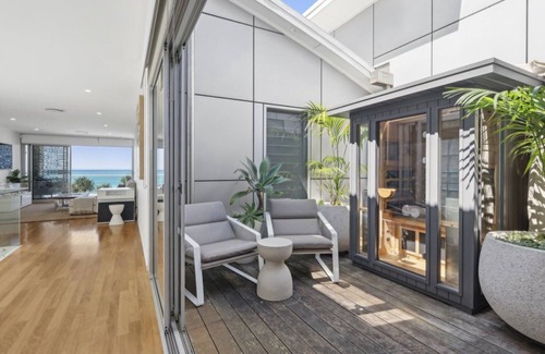Sapphire Beach Haus | Sapphire Sands Beach House, Absolute Beachfront, P
