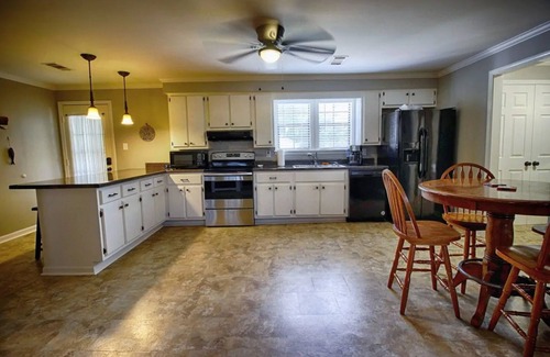 Sardis Haus | Sardis Lakefront Cabin