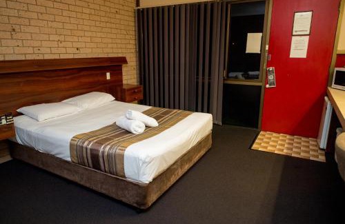 Sarina Hotel | Sarina Motor Inn