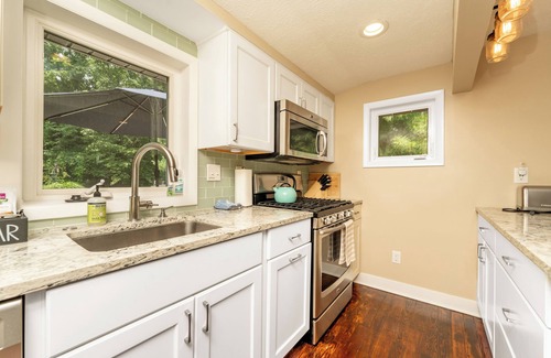 Douglas Hütte | Saugatuck Area - 2BR Hot Tub, Pet Friendly, Large Fully Fenced Yard!!