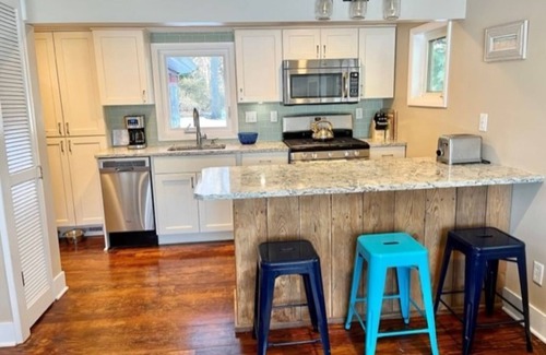 Douglas Hütte | Saugatuck Area - 2BR Hot Tub, Pet Friendly, Large Fully Fenced Yard!!