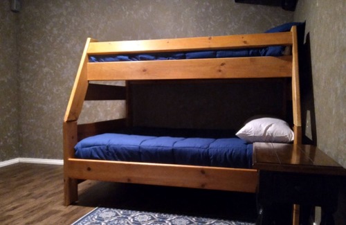 Nibley Haus | SAUNA & King Bed near Logan, USU & Firefly Park