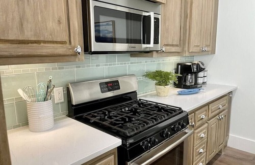 Vinita Haus | Save 10% off 3 Night Stay! Beautiful Cottage w/ great Lake views, pool, hot tub!