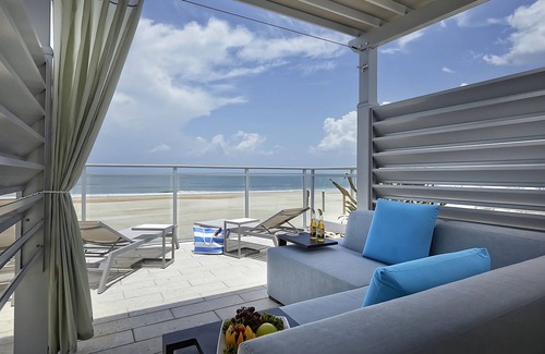 East Daytona Hotel | Savor An Exhilarating Experience! 2 Family-friendly Units, City View, Pool