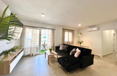 Poligono Alameda Wohnung | Scala & balcony by ELE Apartments