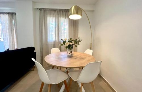 Poligono Alameda Wohnung | Scala & balcony by ELE Apartments