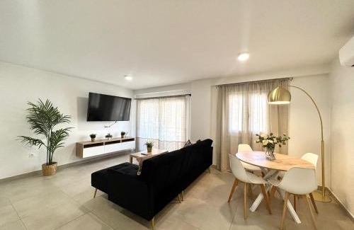 Poligono Alameda Wohnung | Scala & balcony by ELE Apartments