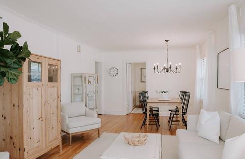 Glen Ellyn Haus | Scandinavian Inspired - 3 Bedroom