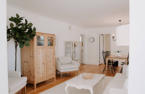 Glen Ellyn Haus | Scandinavian Inspired - 3 Bedroom