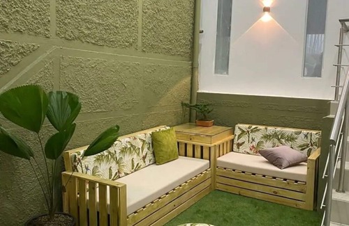 Lalinde Haus | Scarlet house with 8 bedrooms in Lleras park