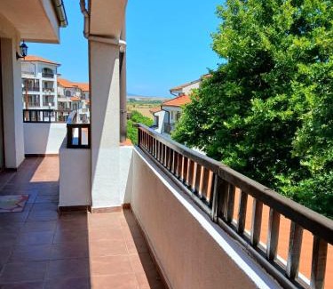 Aheloy Wohnung | Scenic, 2 Bedroom Apt with Views