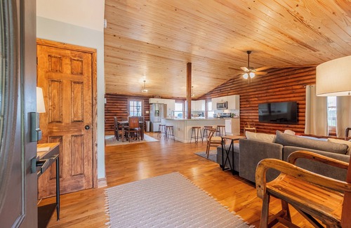 Blacksburg Haus | This house is a 2 bedroom(s), 3 bathrooms, located in Blacksburg, VA.