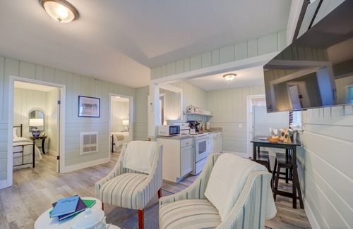 Muskegon Hotel | Scenic Drive Resort by DreamStay