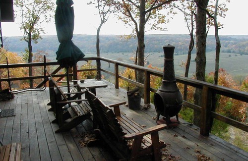 Dixon Hütte | Das malerische Indian House Bluff Cottage liegt abgeschieden über dem Gasconade River Valley