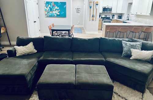 Sterling Wohnung | Scenic lakeside retreat- 5 minute walk to Palisade State Park and Golf Course
