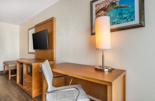 Seabreeze Park Hotel | Scenic Suite by the Sea | Delight in Views Near Main Street Pier | 2 Units