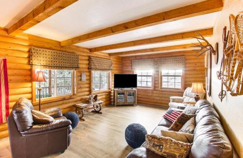 Sweetwater Haus | Scenic Views and Game Room Garden City Retreat!
