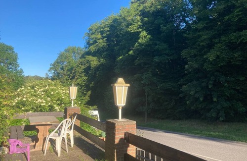 Bad Arolsen Wohnung | schnuckelige Gruppenunterkunft am Schwimmbad in Landau mit Sauna und Kletterwand