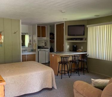 Mancelona Haus | Schuss #145 Walk to ski hill