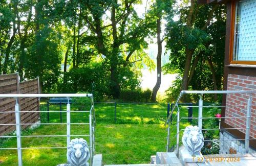 Rosenow Haus | Schwandt-ein Bungalow mit Wasserblick, Ruderboot auf Anfrage