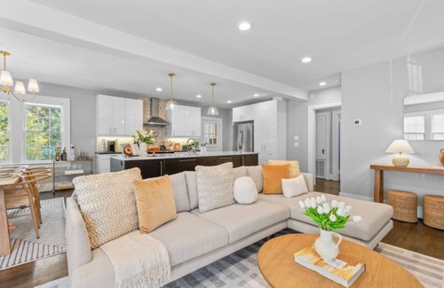 Lindley Park Haus | Scott Luxe Villa | HotTub, FirePit, Pool, Billiards, Ping Pong