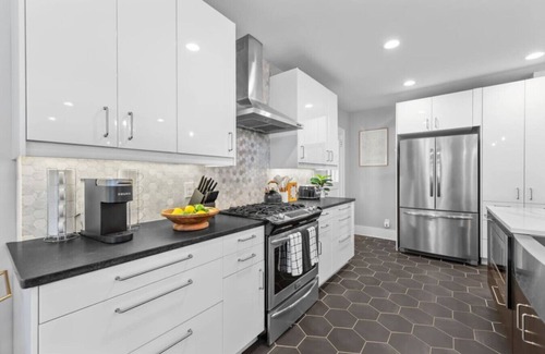 Lindley Park Haus | Scott Luxe Villa | HotTub, FirePit, Pool, Billiards, Ping Pong