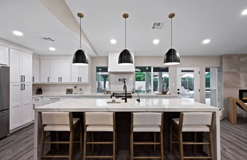 Avant Haus | Scottsdale Clubhouse | Pool, Spa & Golf Simulator