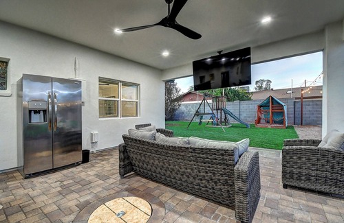 Waltann Villa | Scottsdalestays 12BR-8BA Multimillion Estate-Sleeps 38-500K Pool w/Grotto-Spa.