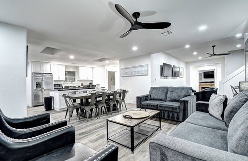 Waltann Villa | Scottsdalestays 12BR-8BA Multimillion Estate-Sleeps 38-500K Pool w/Grotto-Spa.