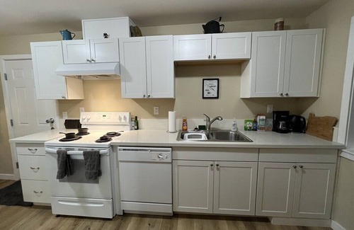 Southeast Salem Wohnung | Scout- a rustic “cabin” apartment, very fast wifi