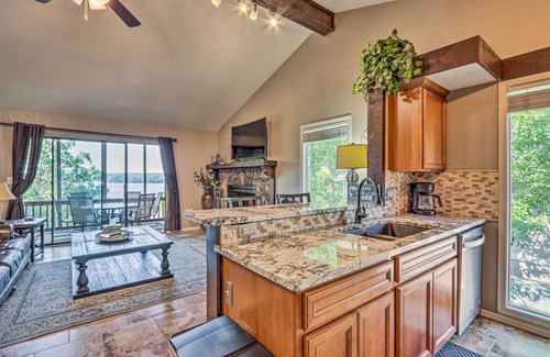 Osage Beach Kabine | Screened Porch, Resort Perks: Osage Beach Cabin!