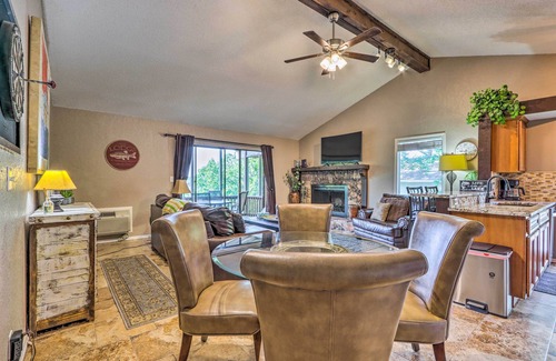 Osage Beach Kabine | Screened Porch, Resort Perks: Osage Beach Cabin!