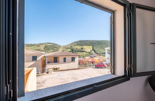 Franculacciu Wohnung | [SEA 10MIN] Modern house with pool in the hills