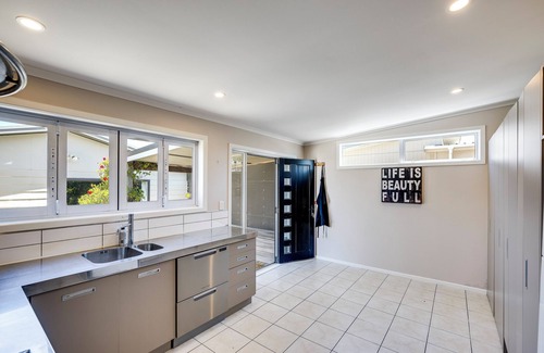 Haumoana Haus | Sea Deck Haven - Hastings Holiday Home