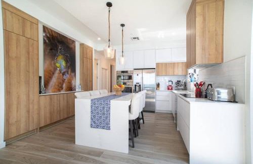 Northwest Point Haus | Sea Dreams 3-contemporary Condo Wpanoramic Views