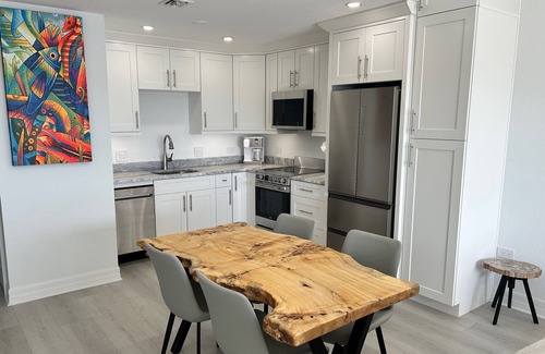 Colliers Bay Eigentumswohnung | Sea Glass at the Reef - Luxury King Beach Front Condo On The Beach