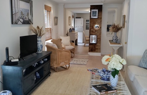 Asbury Park Hütte | JUNE & SEPTEMBER '25 Gorgeous Renovation-Walk to Beach, Restaurants, Bars, Shops